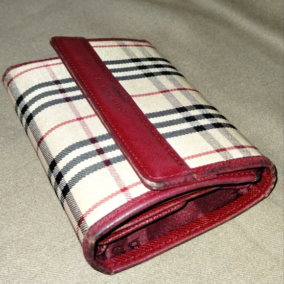 VINTAGE BURBERRY WALLET ~GREAT CONDITION~ AUTHENTIC ~LOTS OF PLACES TO PUT STUFF - Picture 4 of 13